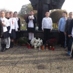Klasa IIIc zapaliła znicze przy pomniku Marszałka Józefa Piłsudskiego