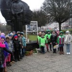 Uczniowie „Trójki” przy pomniku Marszałka Józefa Piłsudskiego